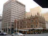 Rundle Mall_Huser alt und modern.JPG (125093 Byte)